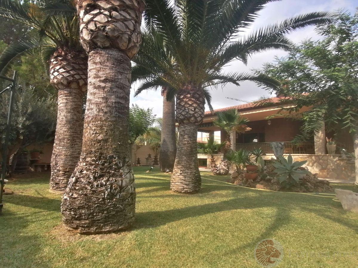 For sale of chalet in El Campello