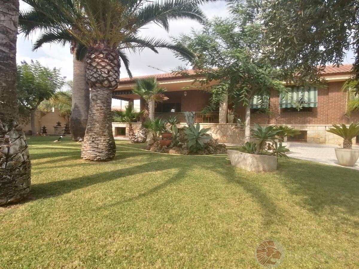 For sale of chalet in El Campello