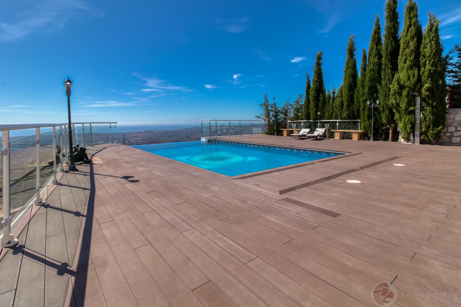 Zu verkaufen von chalet in
 Mijas