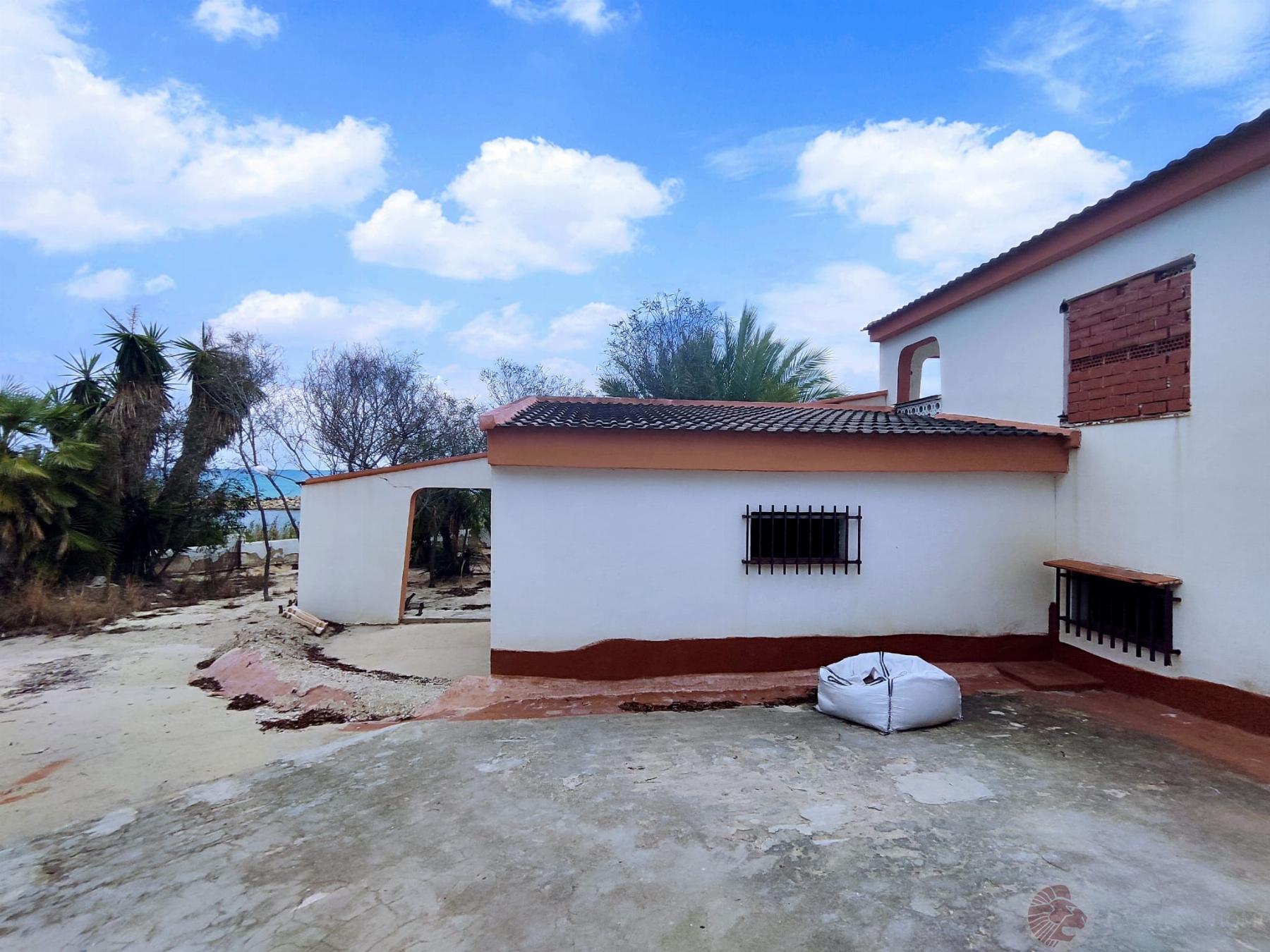 Zu verkaufen von chalet in
 El Campello