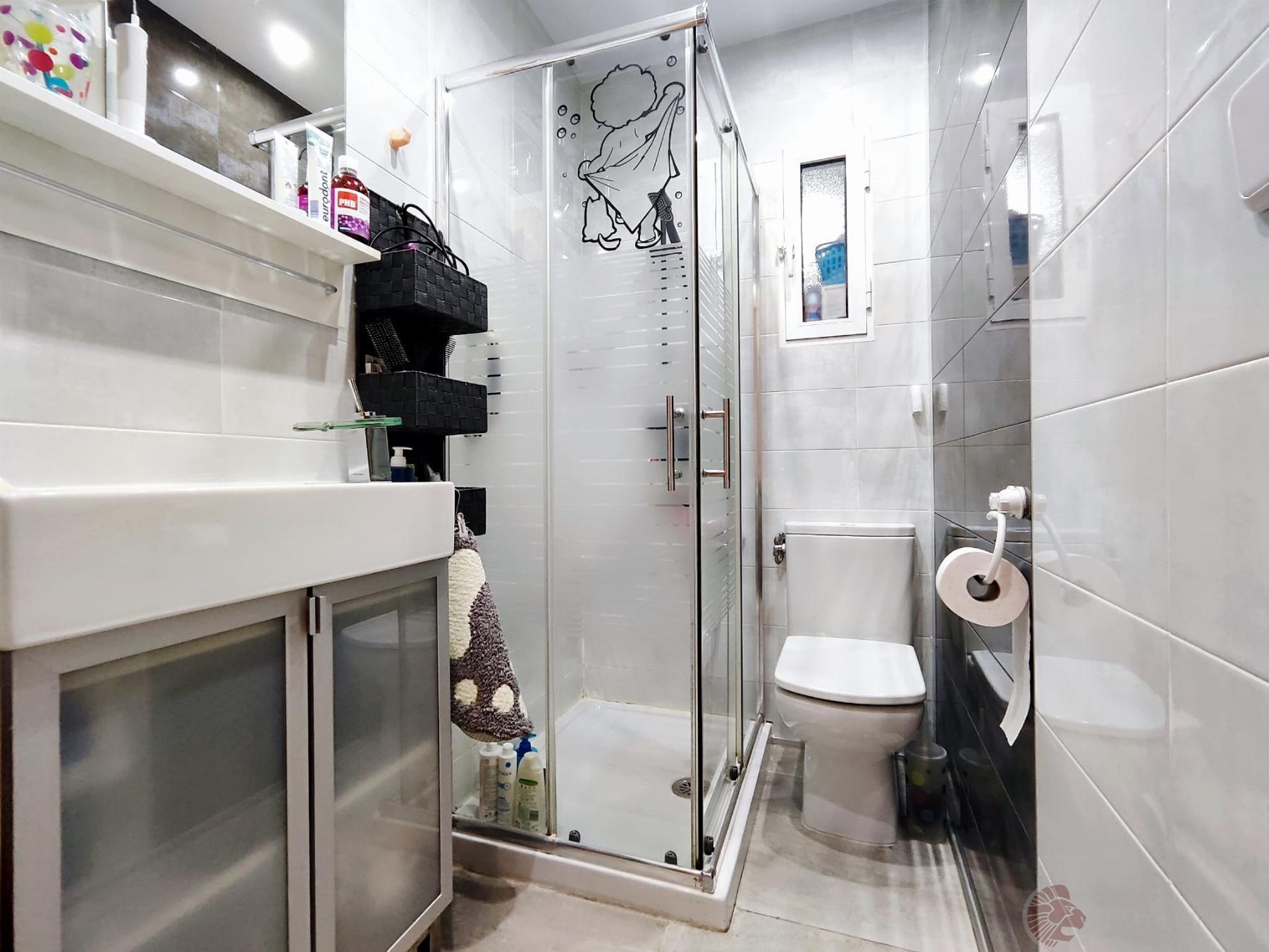 Suite bathroom