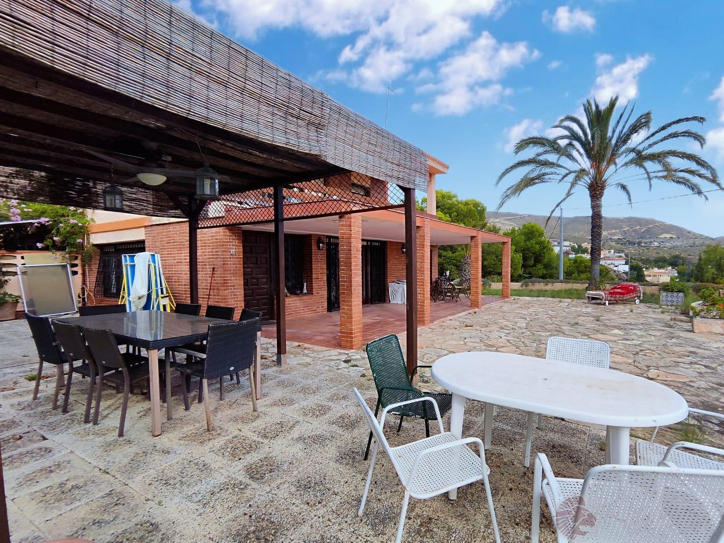 For sale of chalet in El Campello