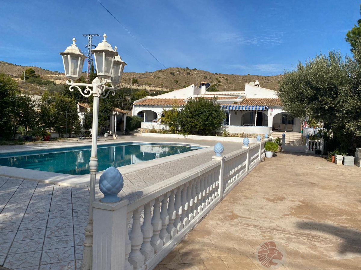 For sale of chalet in El Campello