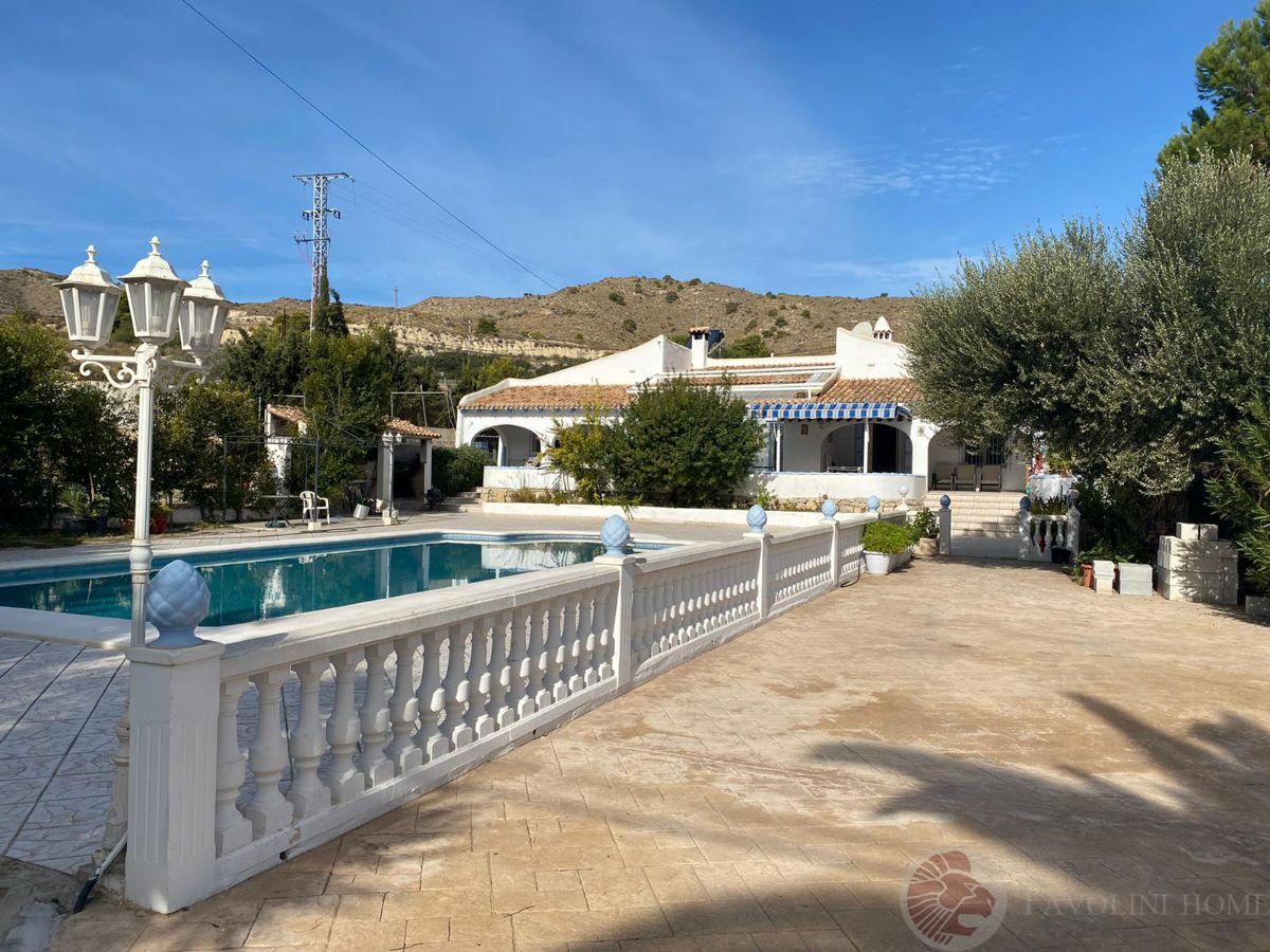 For sale of chalet in El Campello