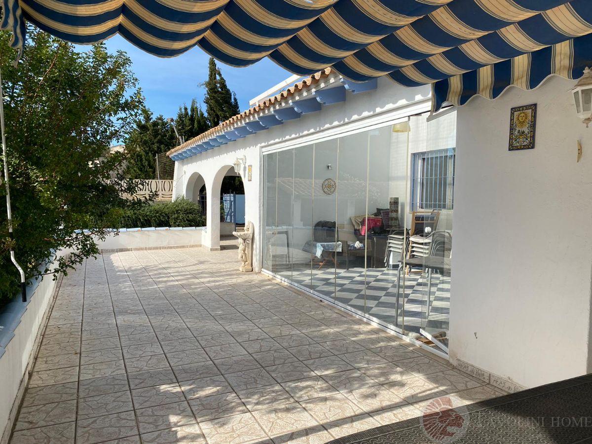 For sale of chalet in El Campello