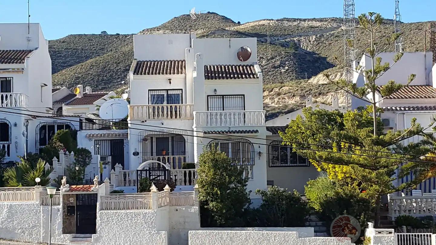 For rent of bungalow in El Campello