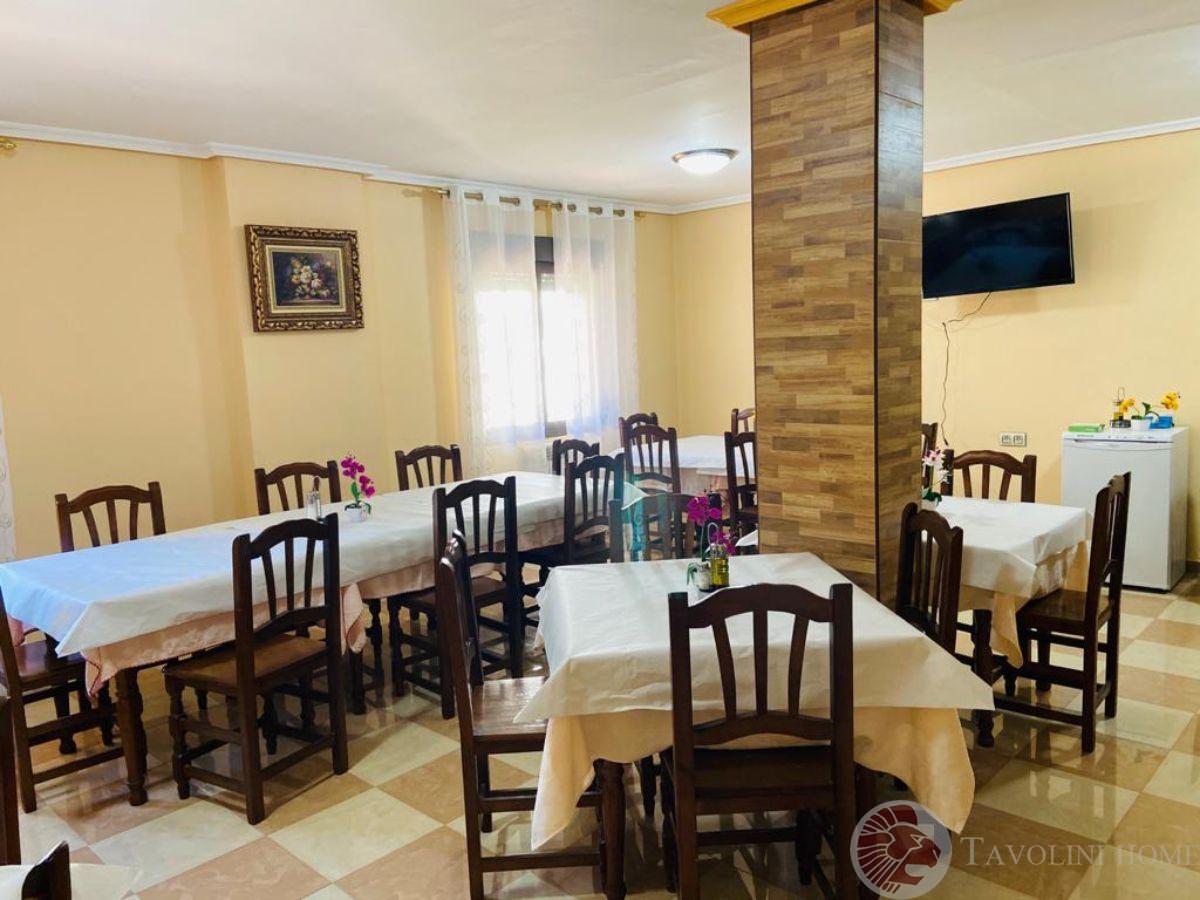 For sale of hotel in Alcaraz