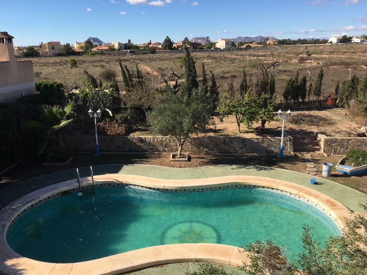 Продажа от

 Домa на San Vicente del Raspeig
