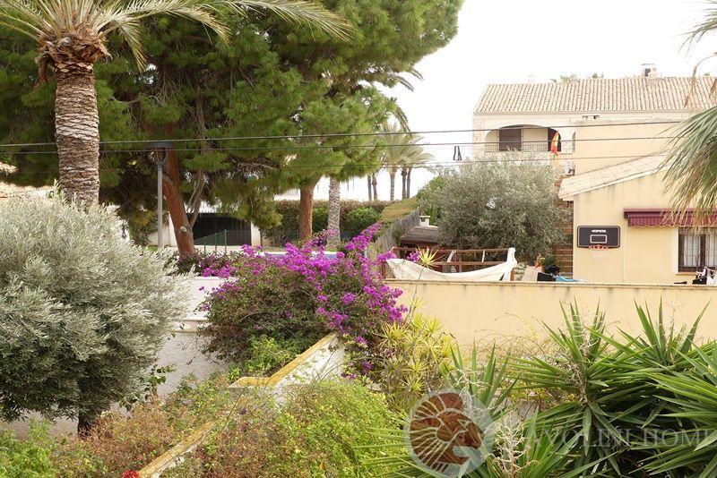 For sale of chalet in El Campello