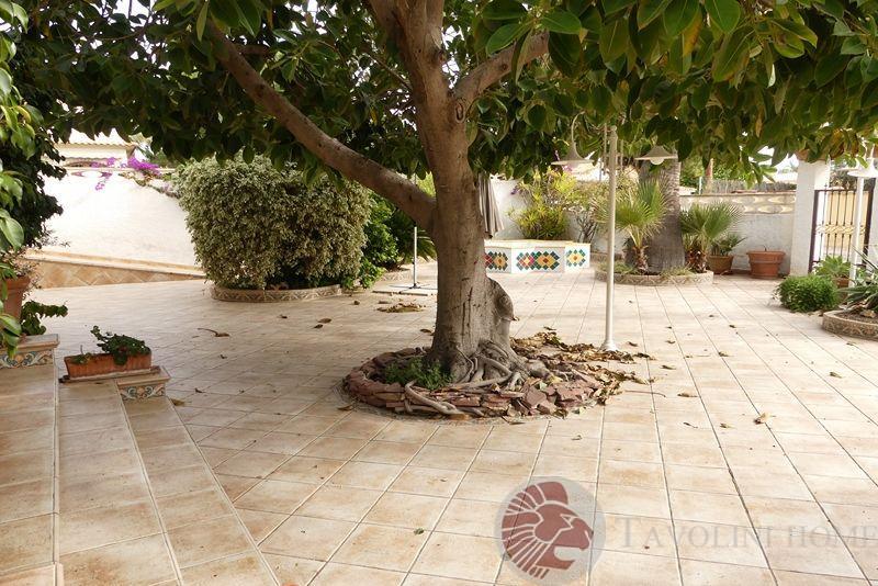 For sale of chalet in El Campello