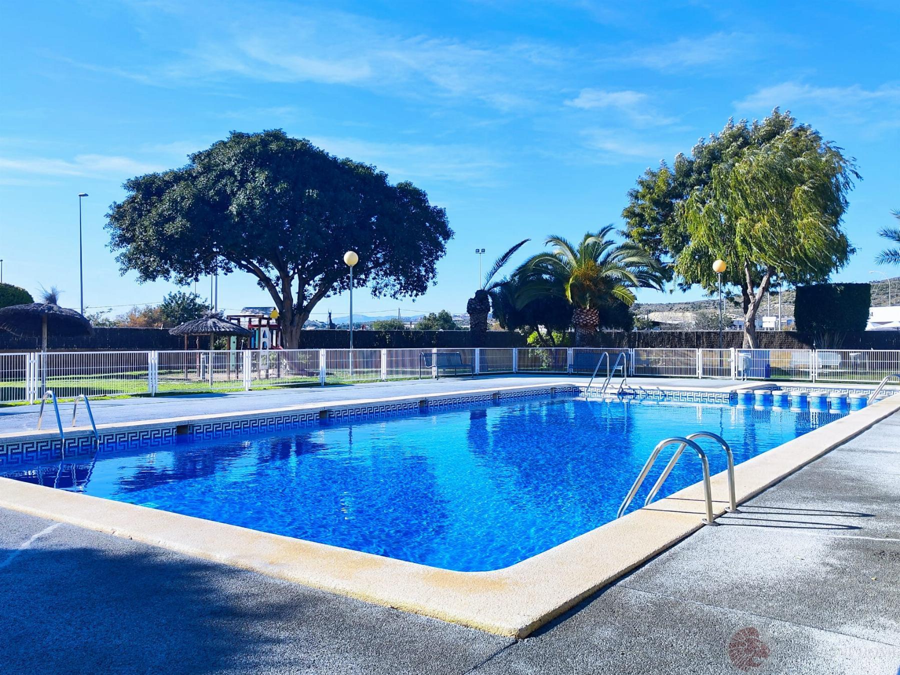 For rent of bungalow in El Campello