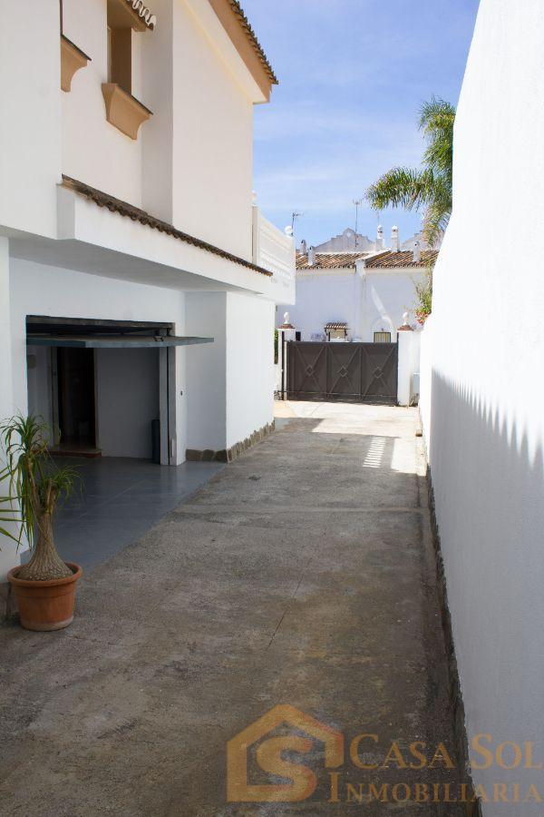 For sale of chalet in Marbella