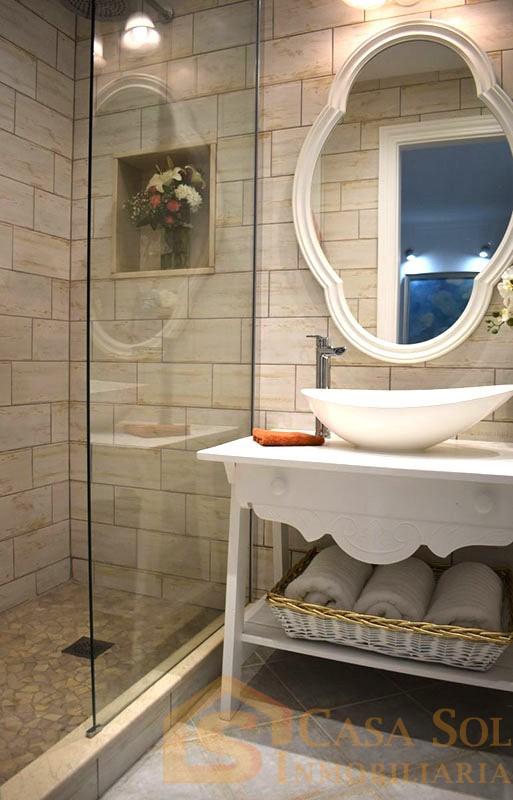 Suite bathroom
