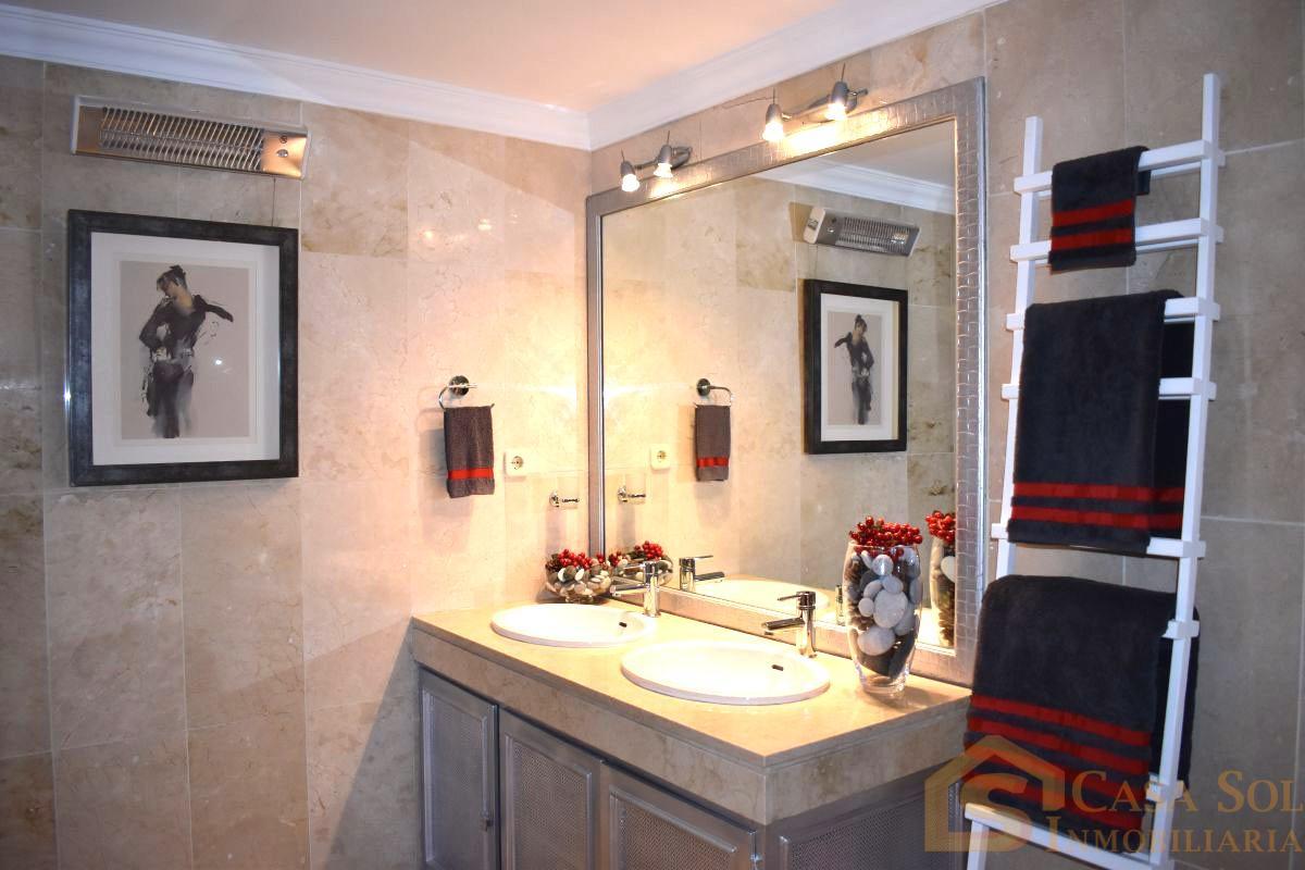 Suite bathroom