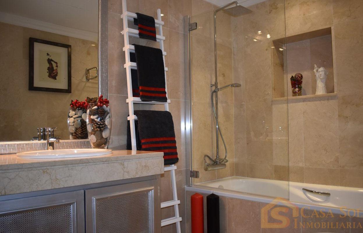 Suite bathroom