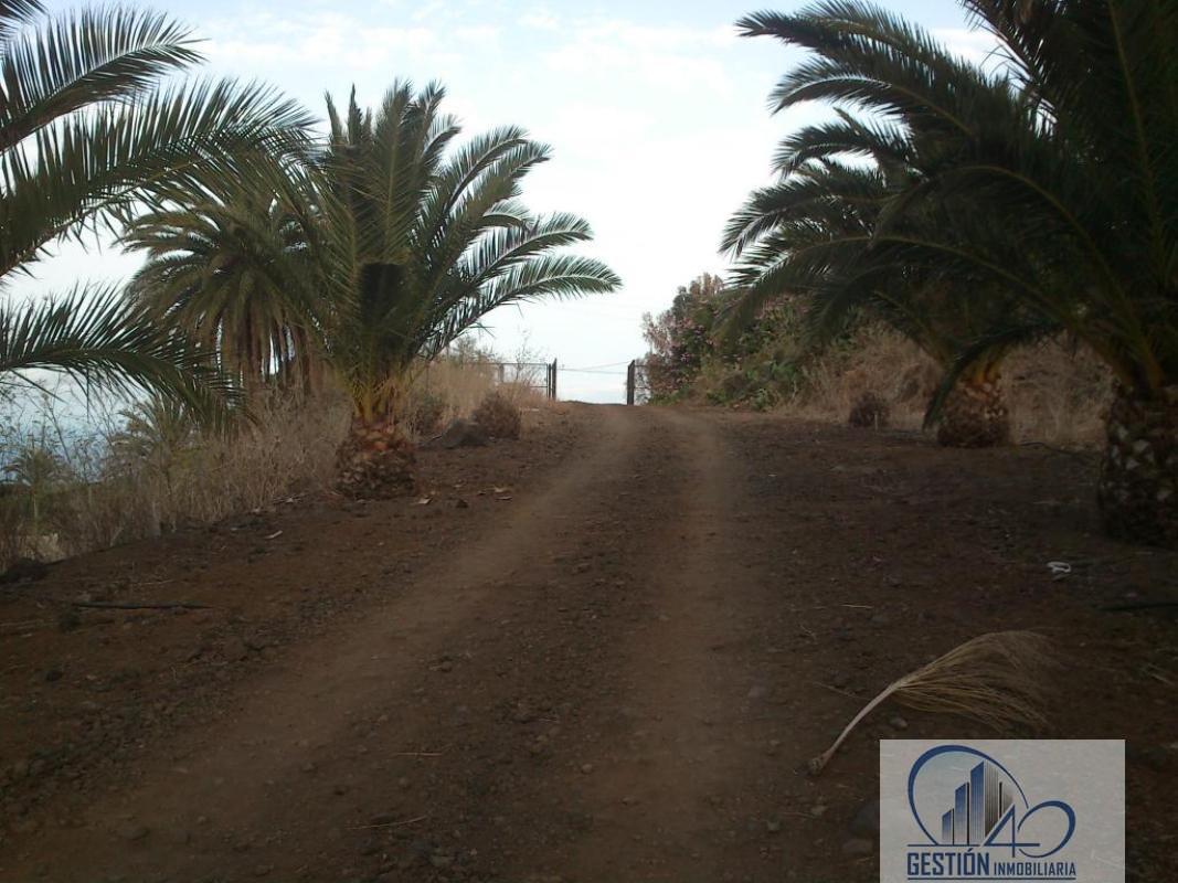 For sale of land in Breña Alta