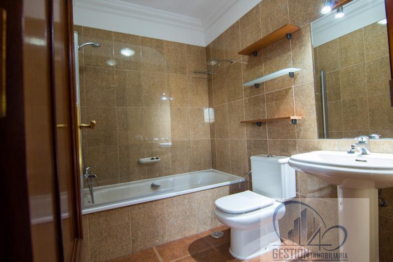 Suite bathroom