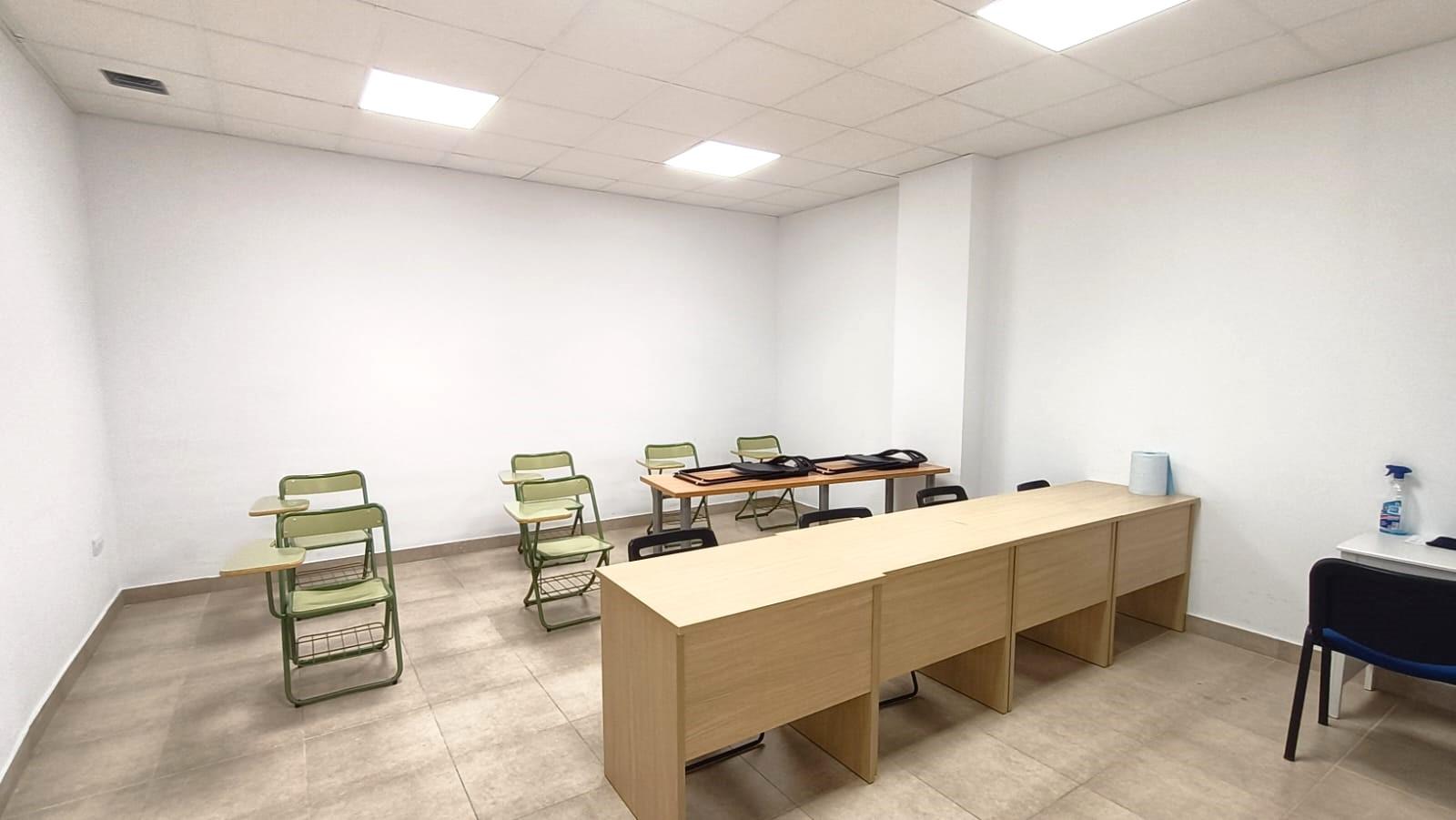For sale of commercial in San Fernando