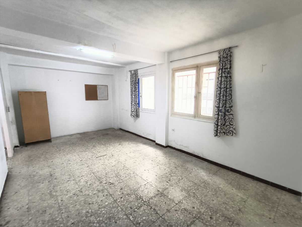 For sale of commercial in San Fernando