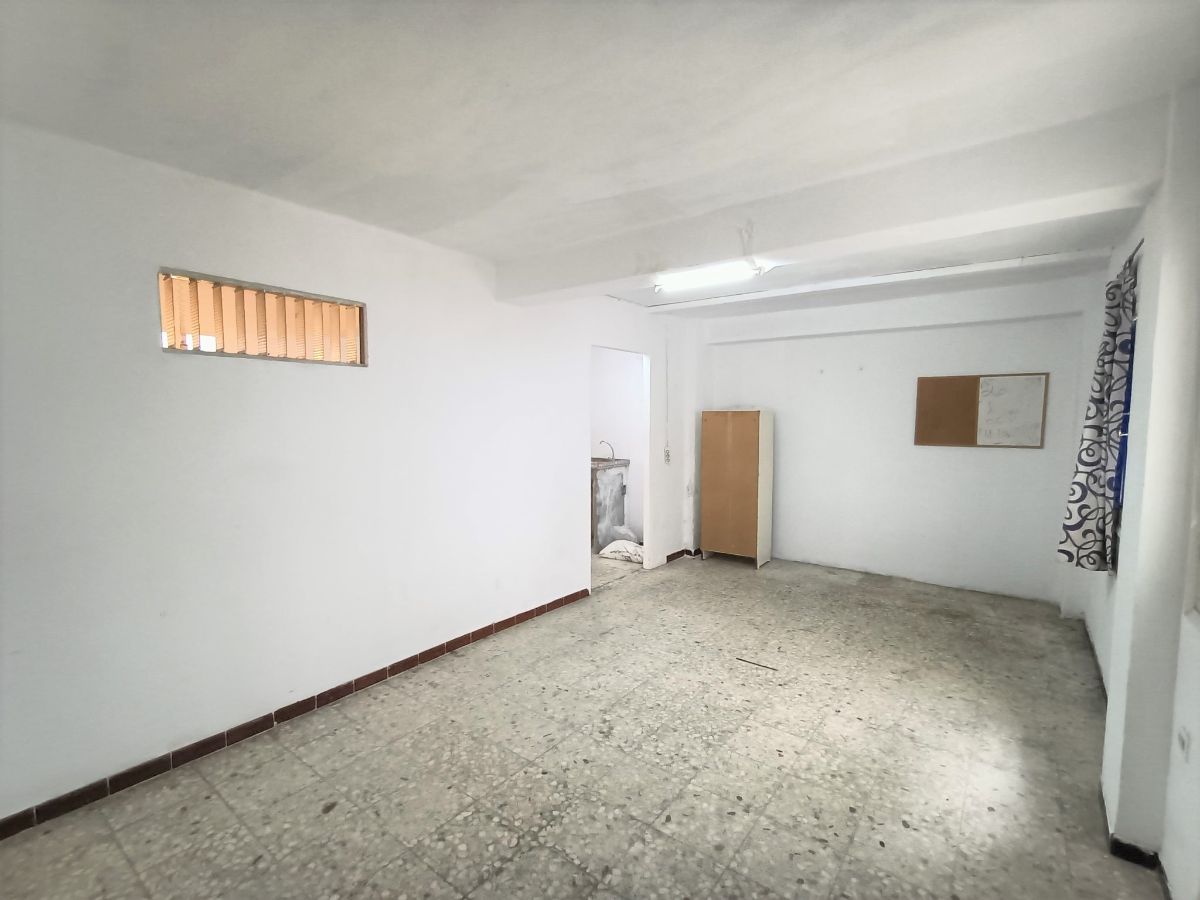 For sale of commercial in San Fernando