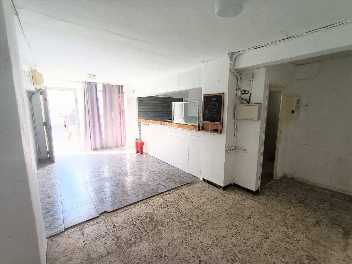 For sale of commercial in San Fernando