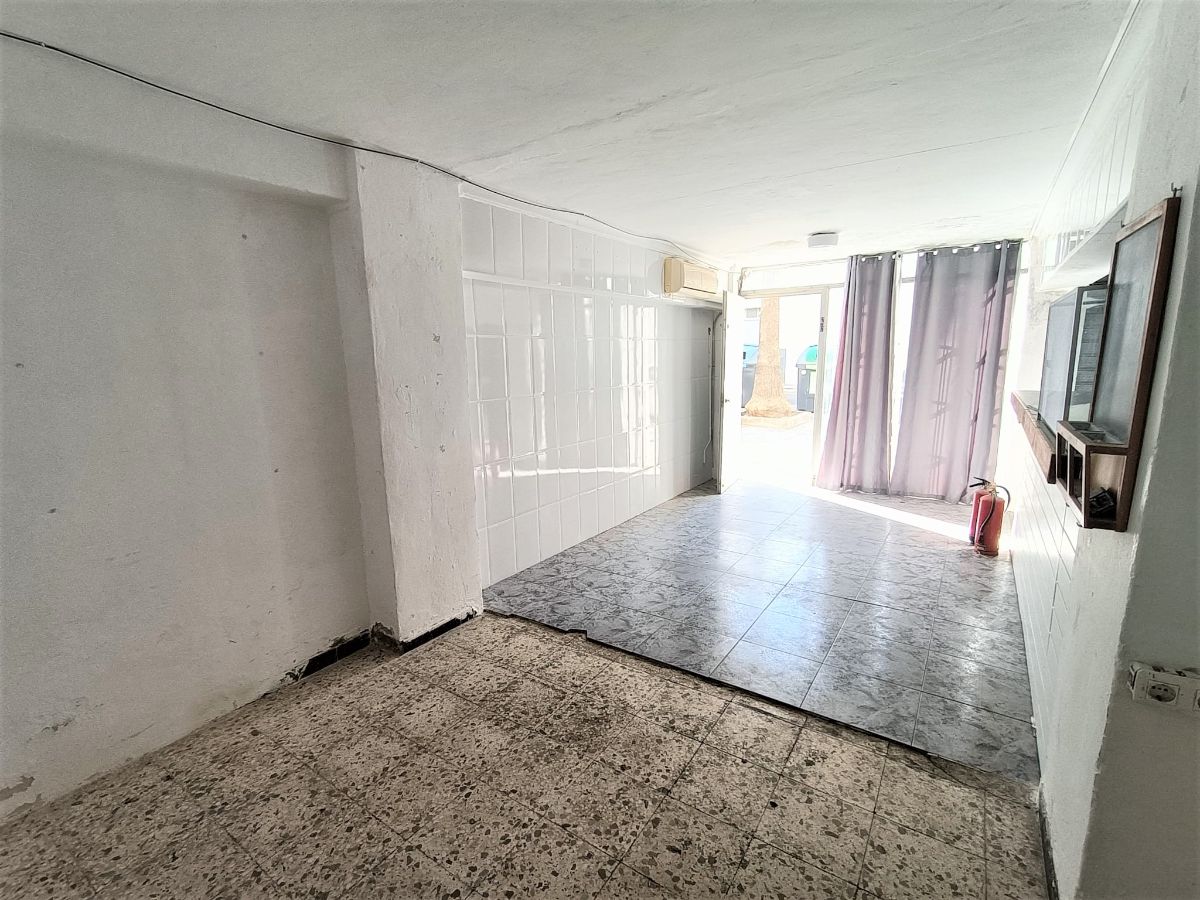 For sale of commercial in San Fernando