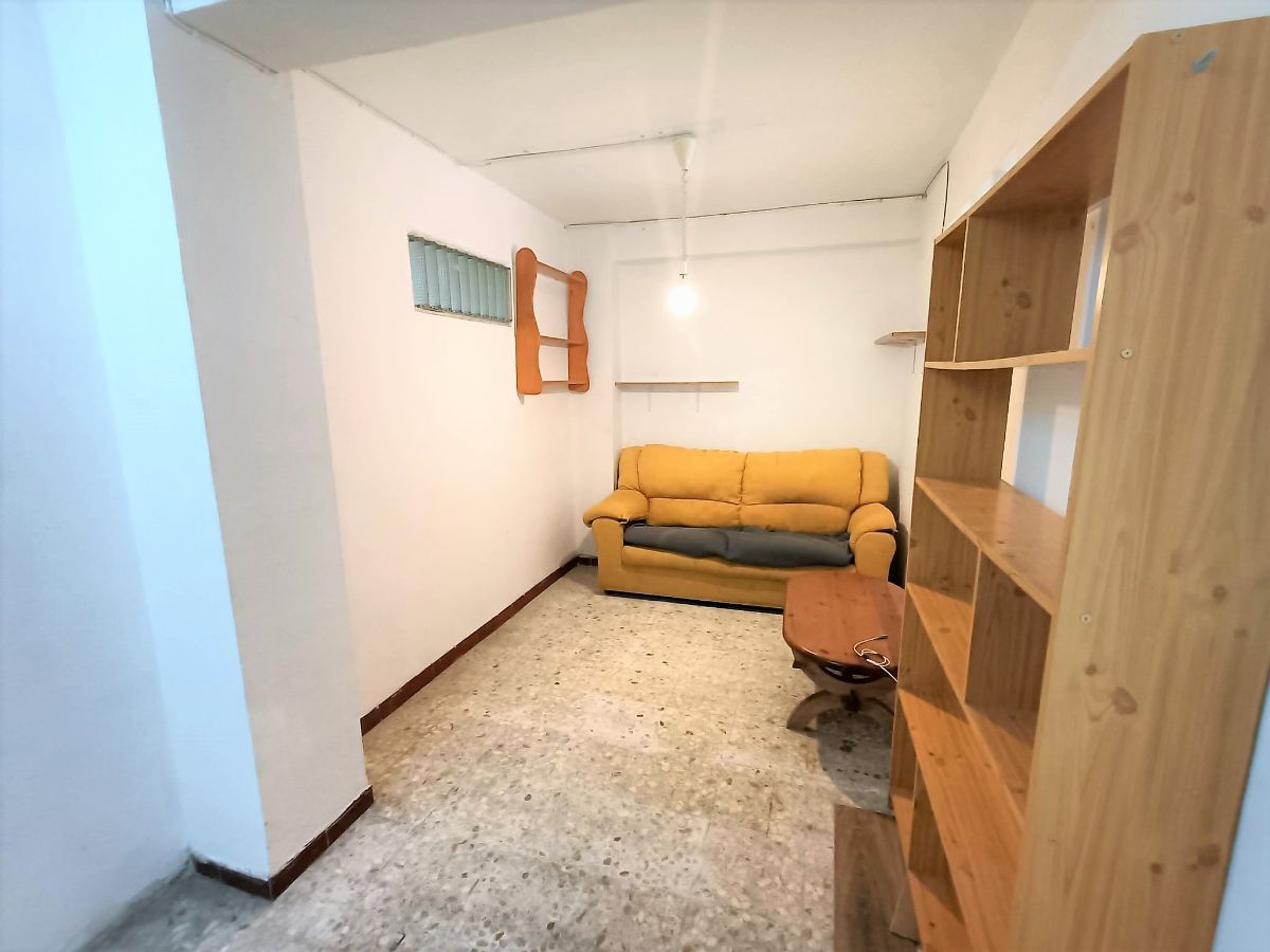 For sale of commercial in San Fernando