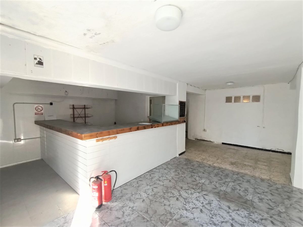 For sale of commercial in San Fernando
