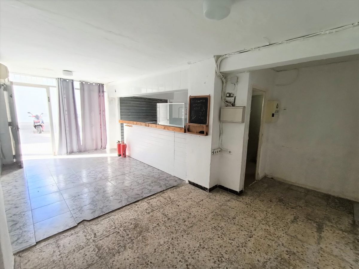 For sale of commercial in San Fernando