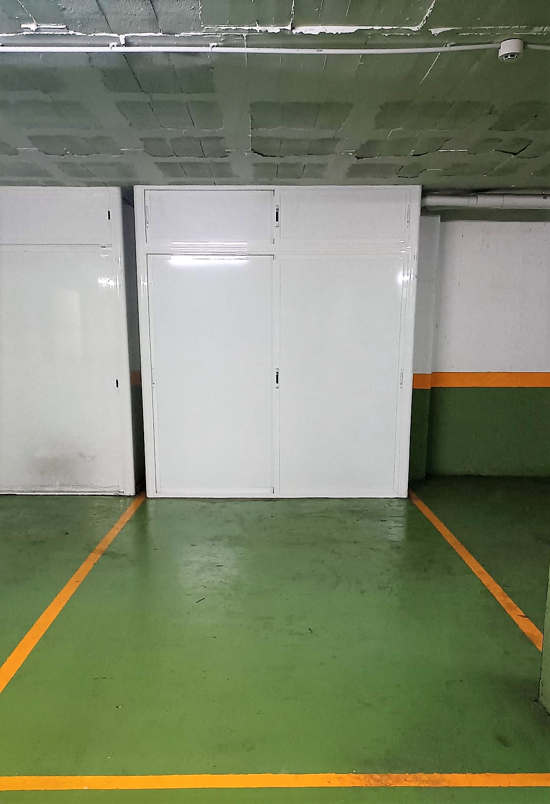For sale of garage in San Fernando