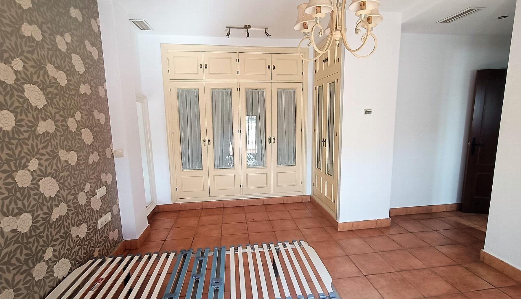 For sale of house in San Fernando