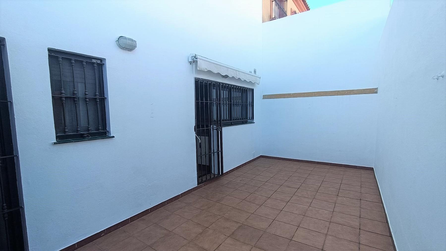 For sale of house in San Fernando