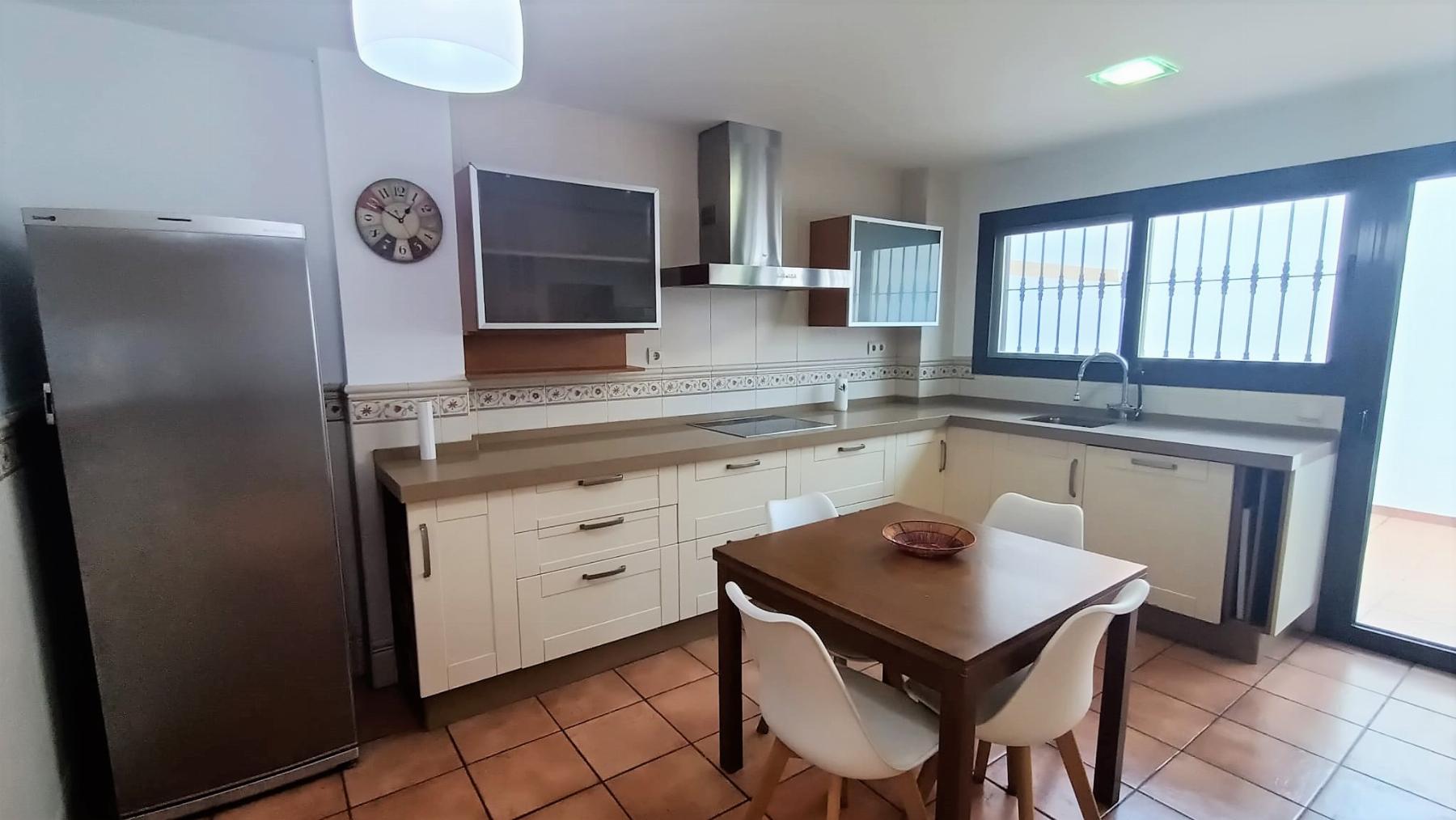 For sale of house in San Fernando