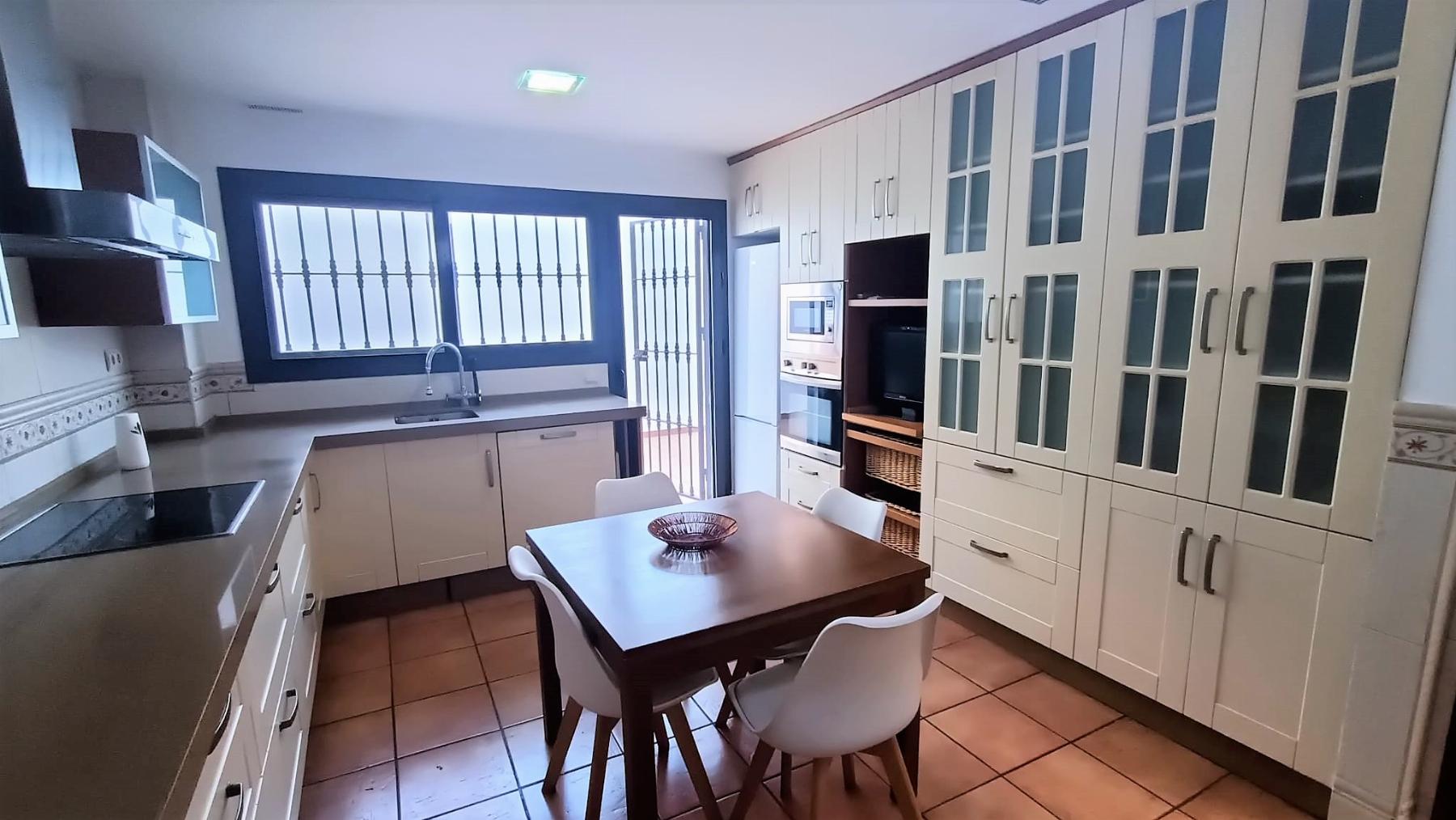 For sale of house in San Fernando