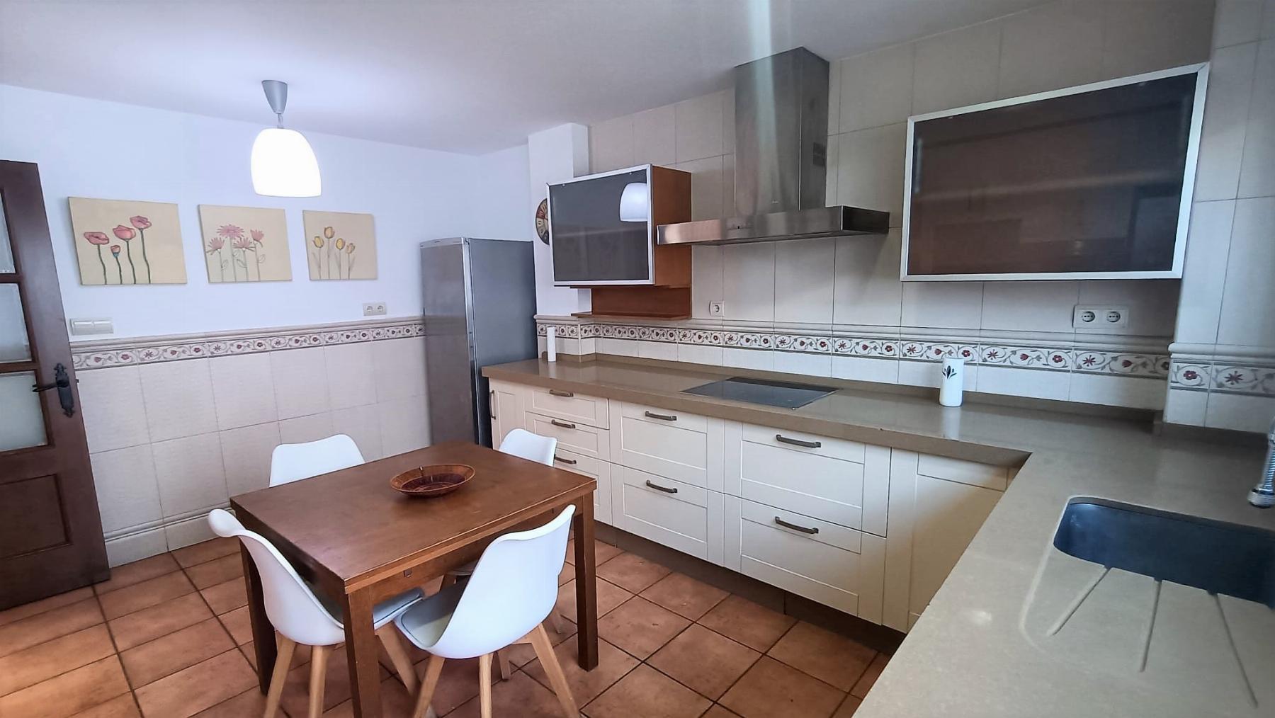 For sale of house in San Fernando