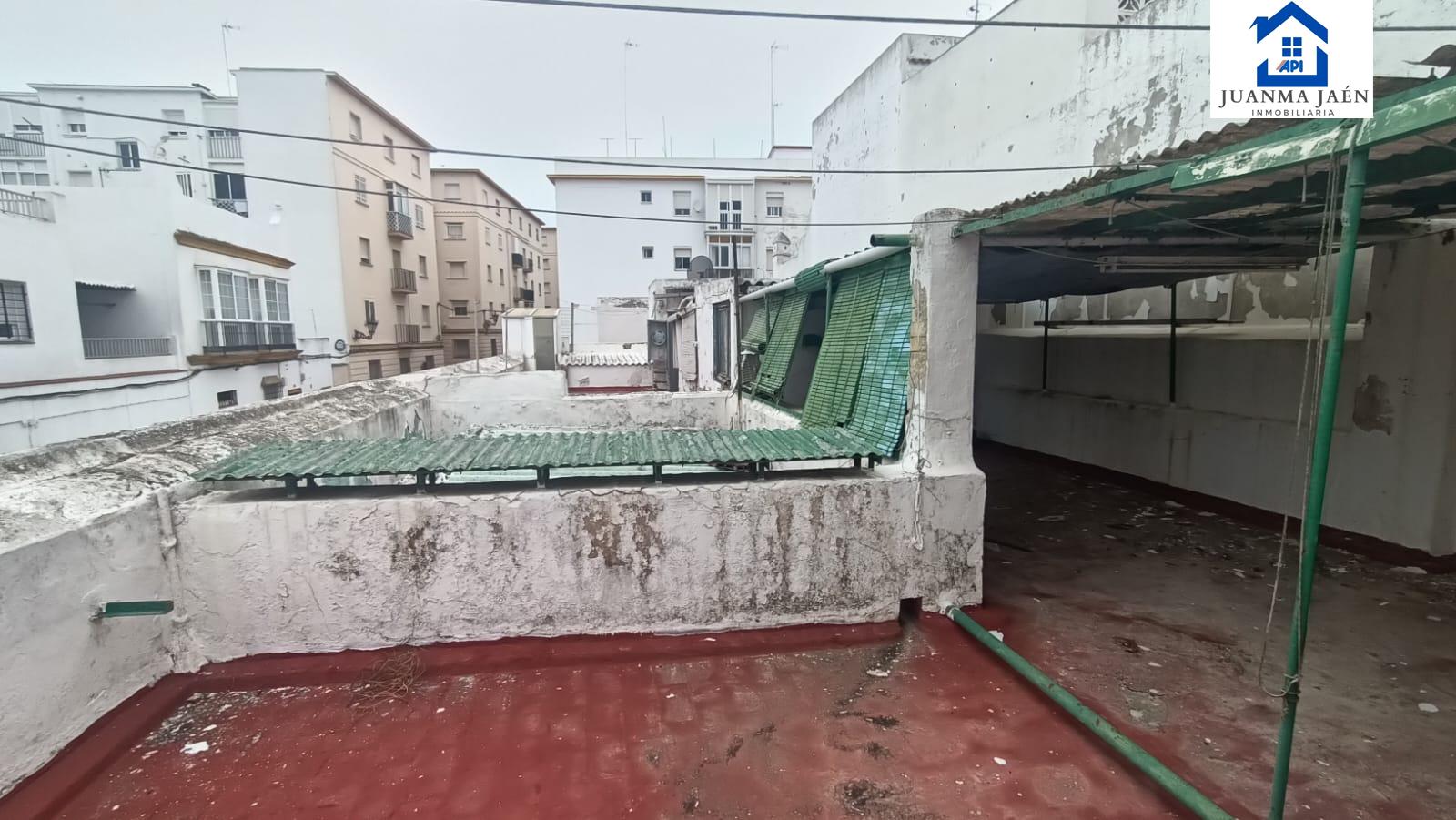 For sale of house in San Fernando