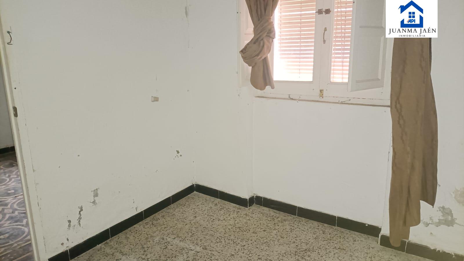 For sale of house in San Fernando
