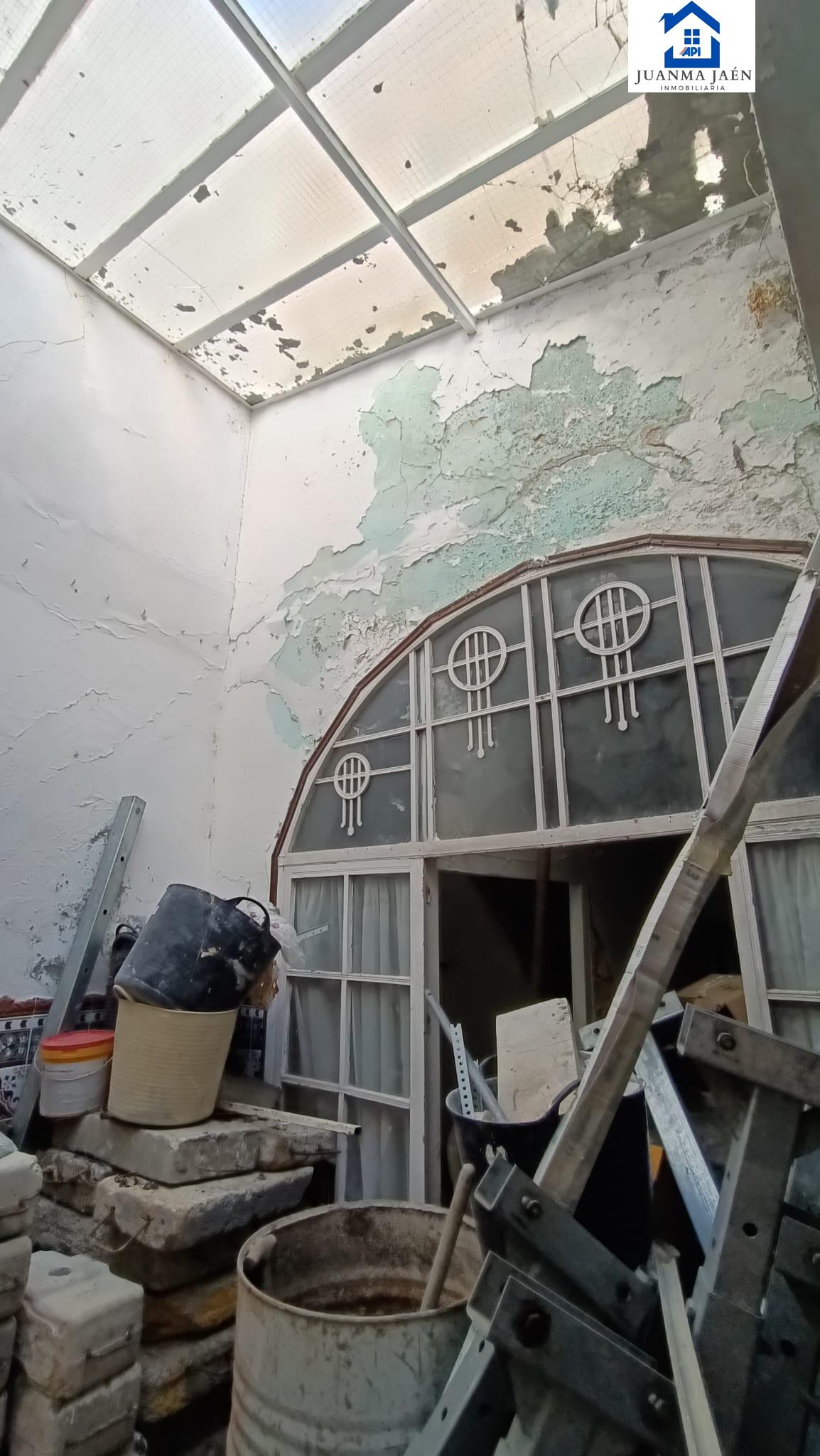 For sale of house in San Fernando