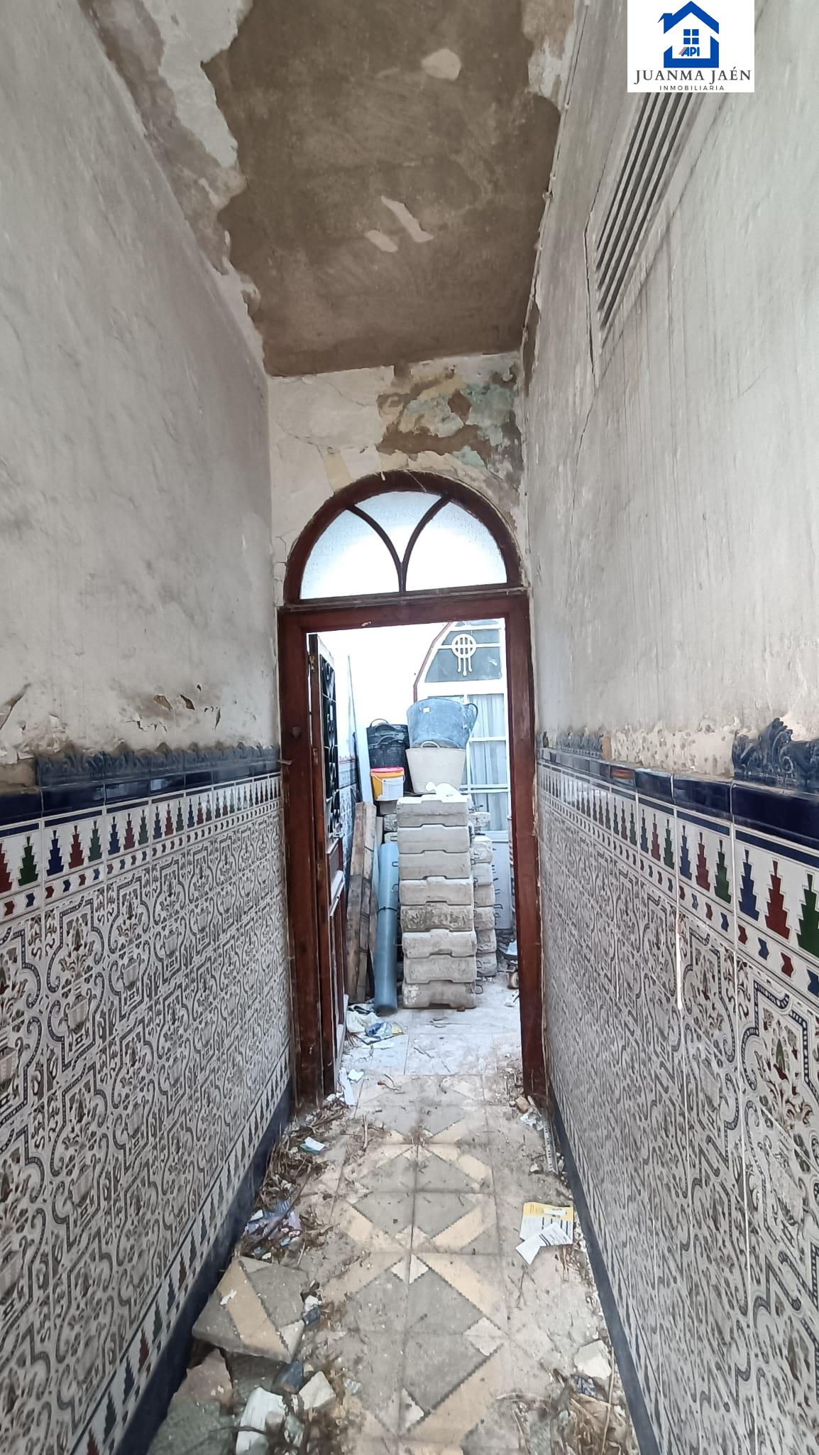 For sale of house in San Fernando