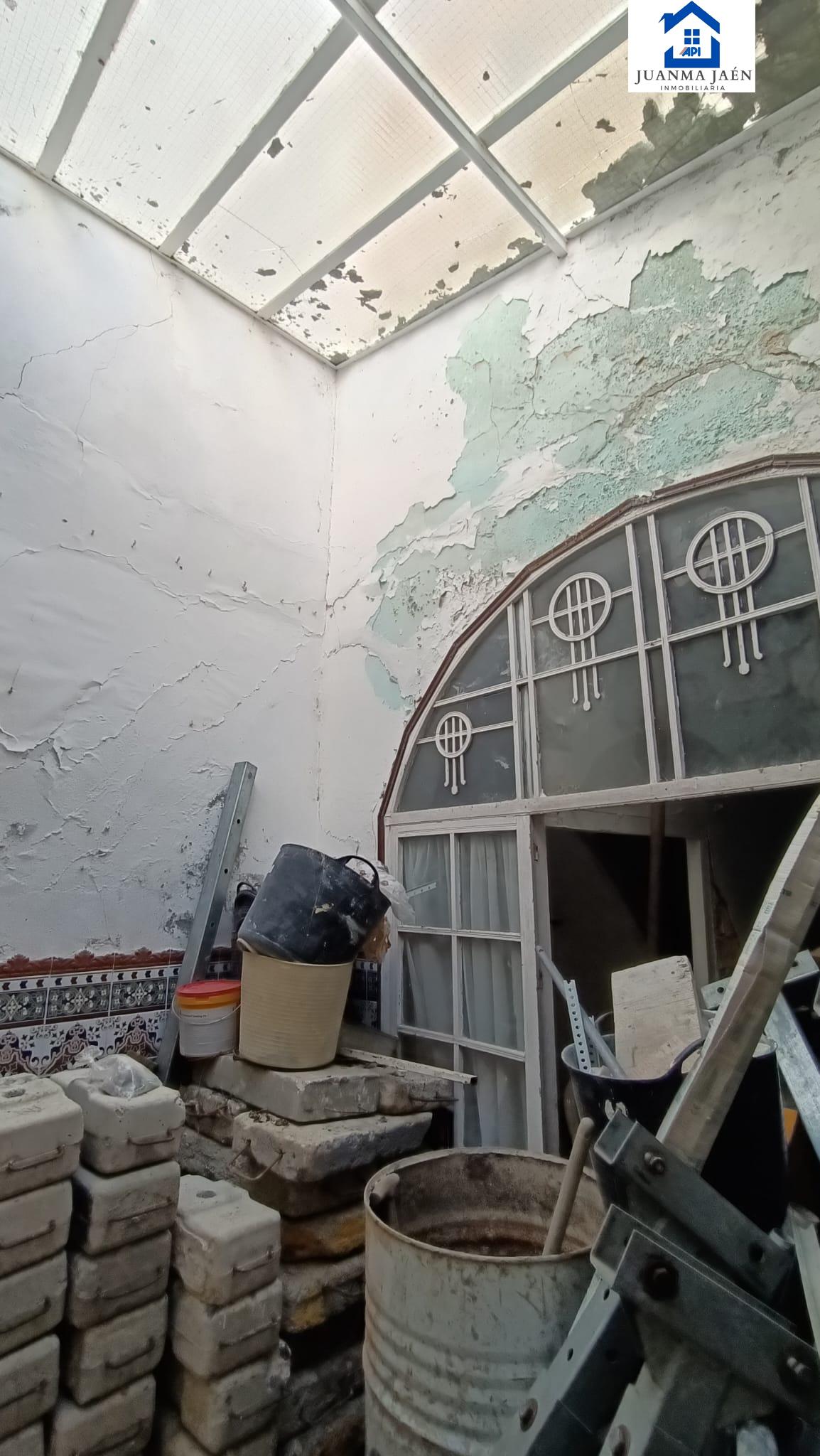 For sale of house in San Fernando