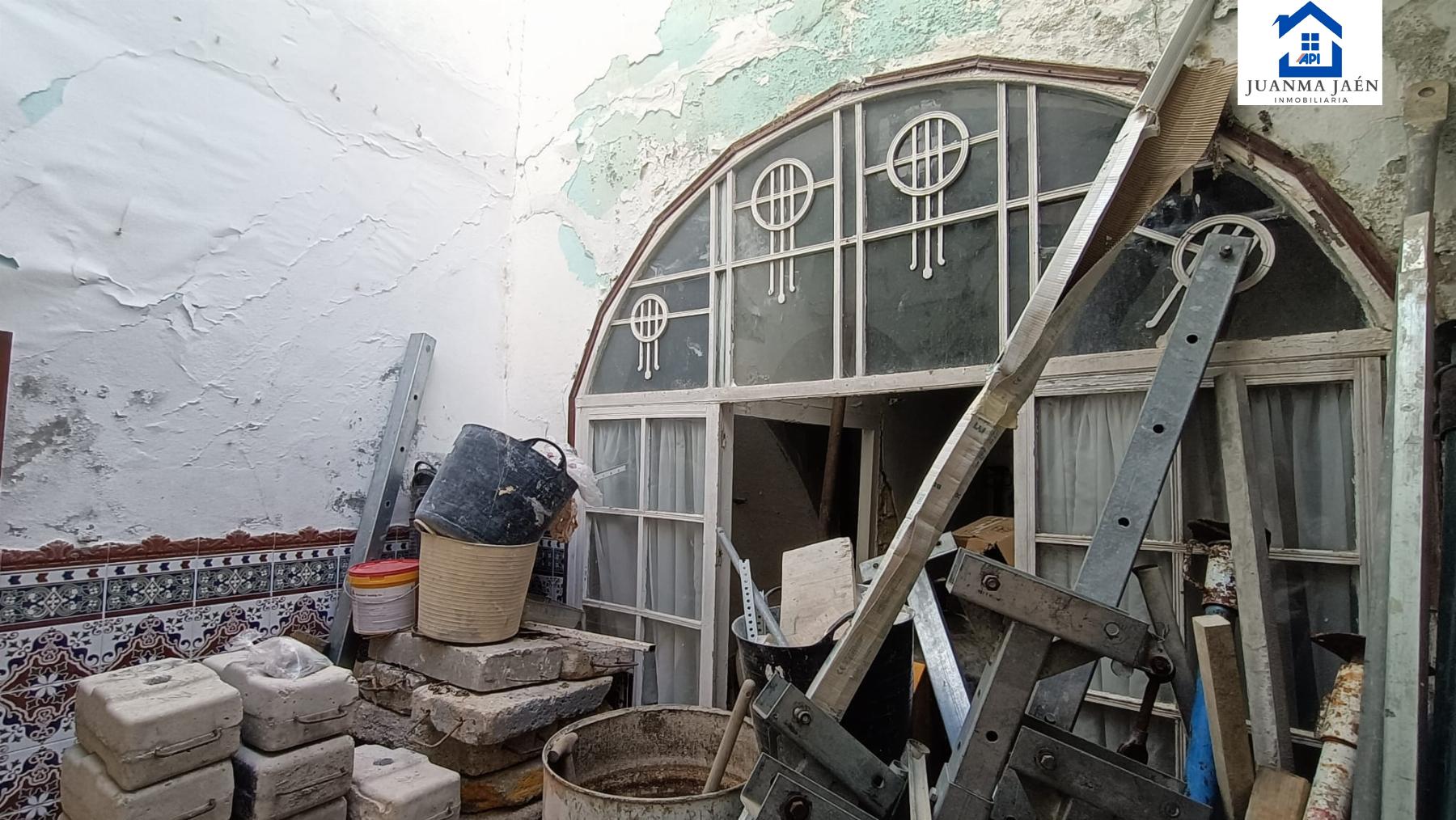 For sale of house in San Fernando