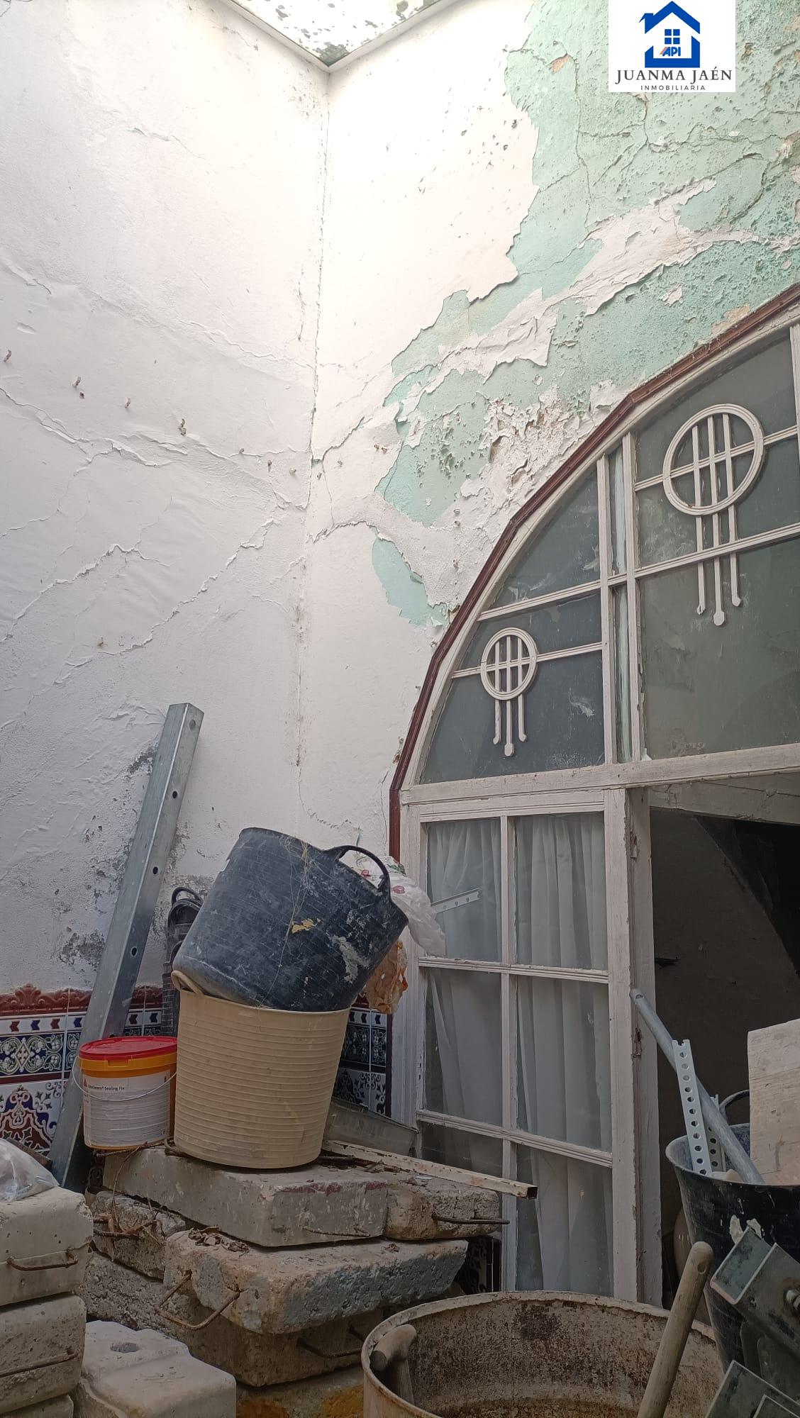 For sale of house in San Fernando