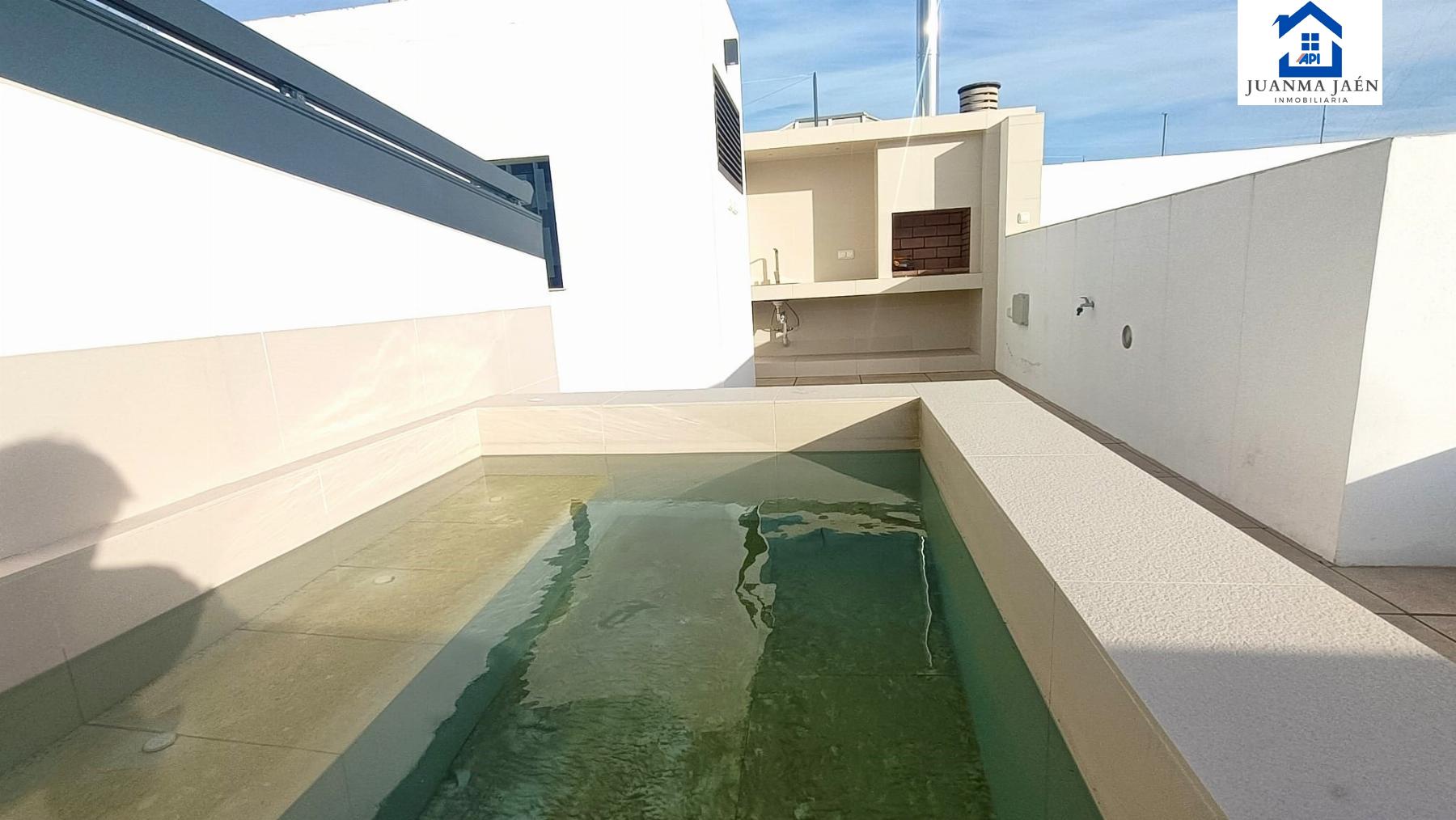 For sale of house in San Fernando