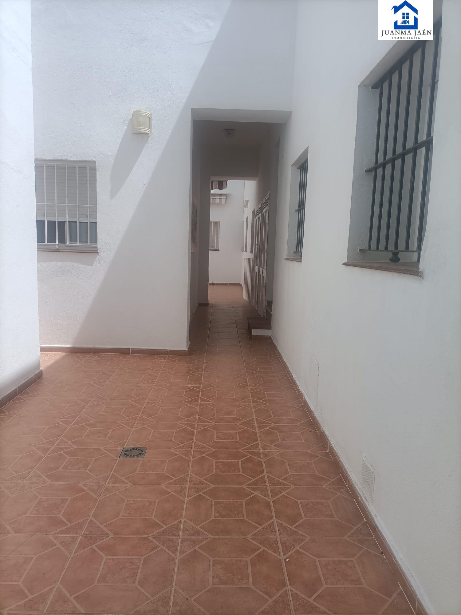 For sale of house in San Fernando