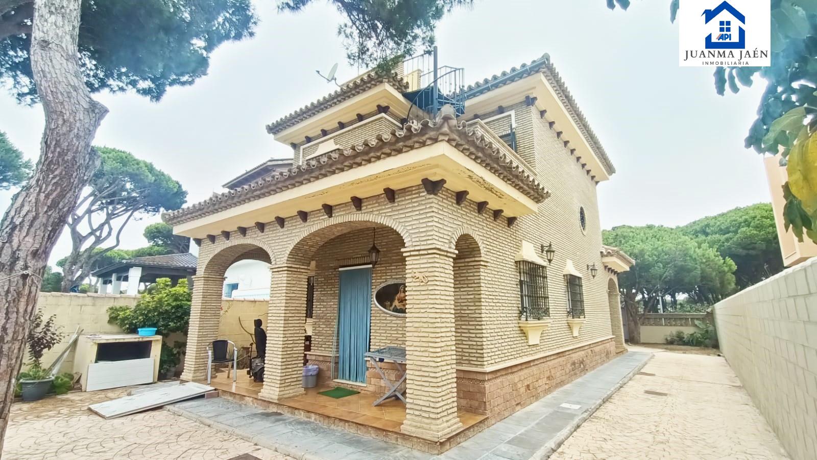For sale of chalet in Chiclana de la Frontera