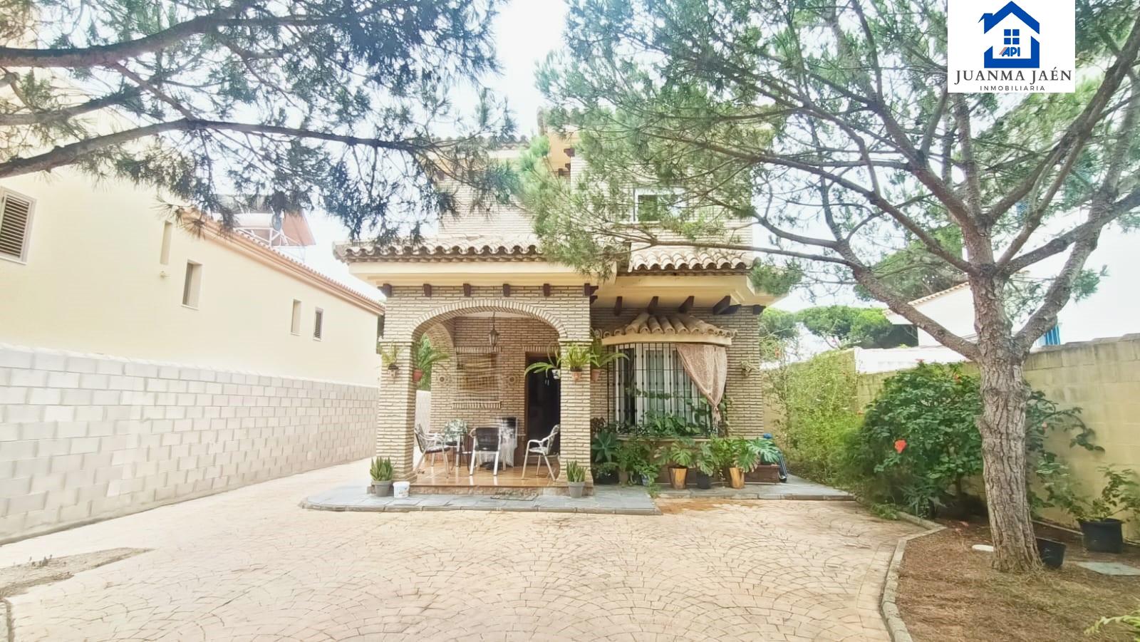 For sale of chalet in Chiclana de la Frontera