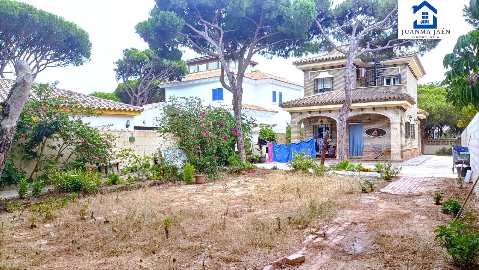 For sale of chalet in Chiclana de la Frontera