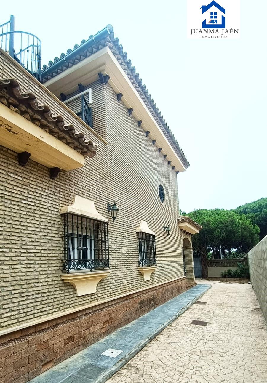 For sale of chalet in Chiclana de la Frontera
