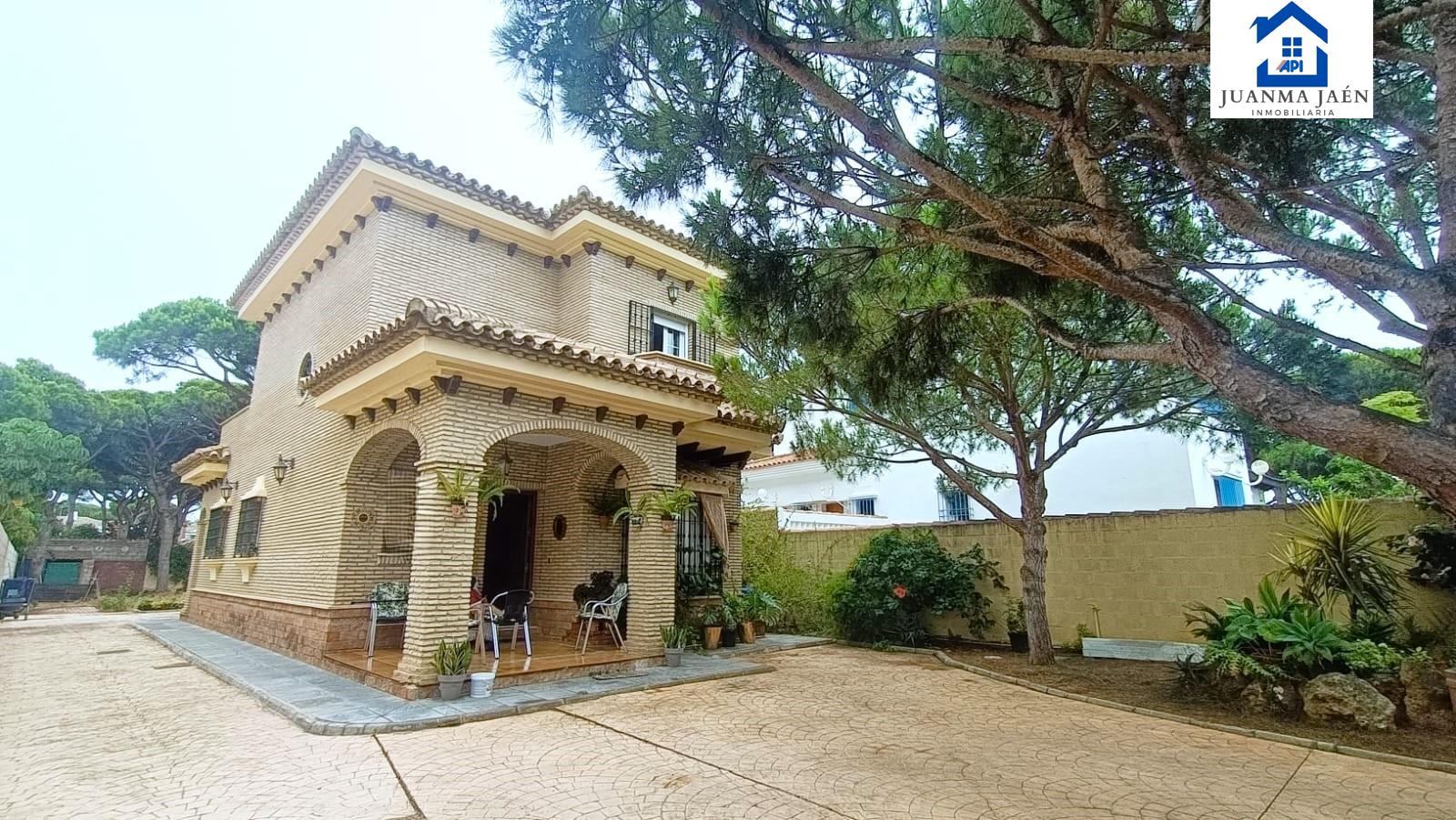 For sale of chalet in Chiclana de la Frontera