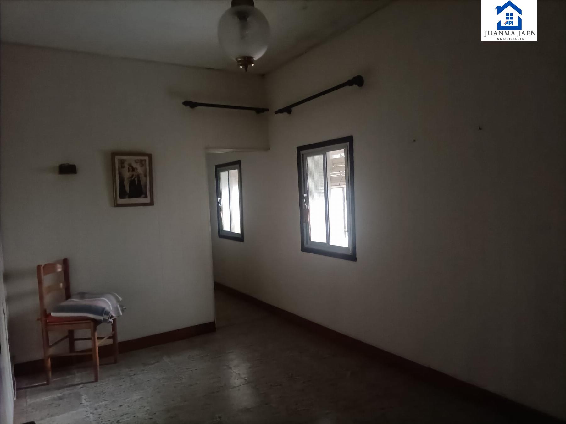 For sale of house in San Fernando